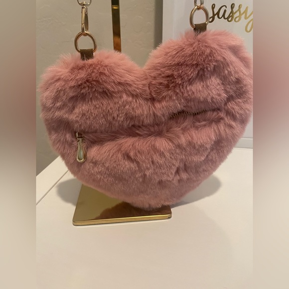 - BNIP Furry heart purse - Picture 6 of 8